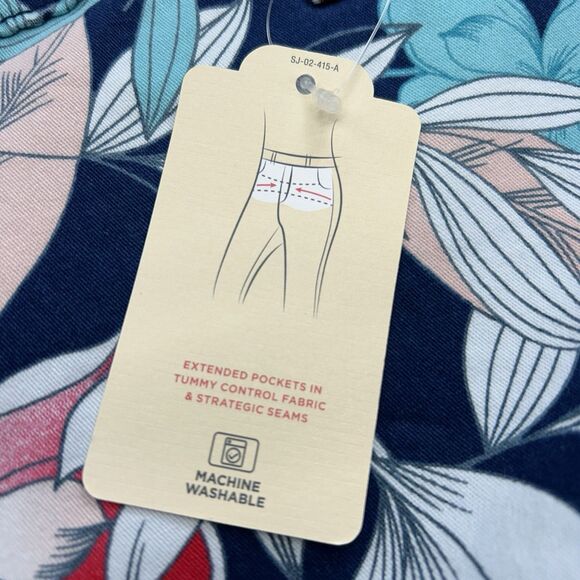 St Johns Bay Shorts Womens Size 18 Blue Floral Tropical Mid Rise Floral Beach - Picture 5 of 8